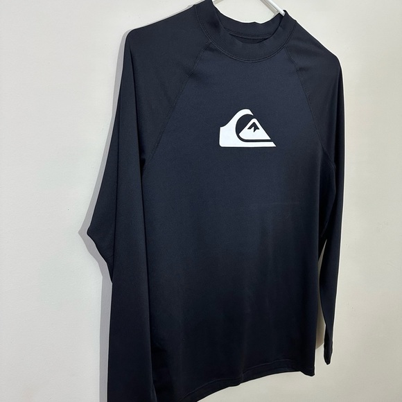 Quik Silver. Sz X L Athleisure top in navy/ white printing on sleeve etc. - Picture 1 of 11